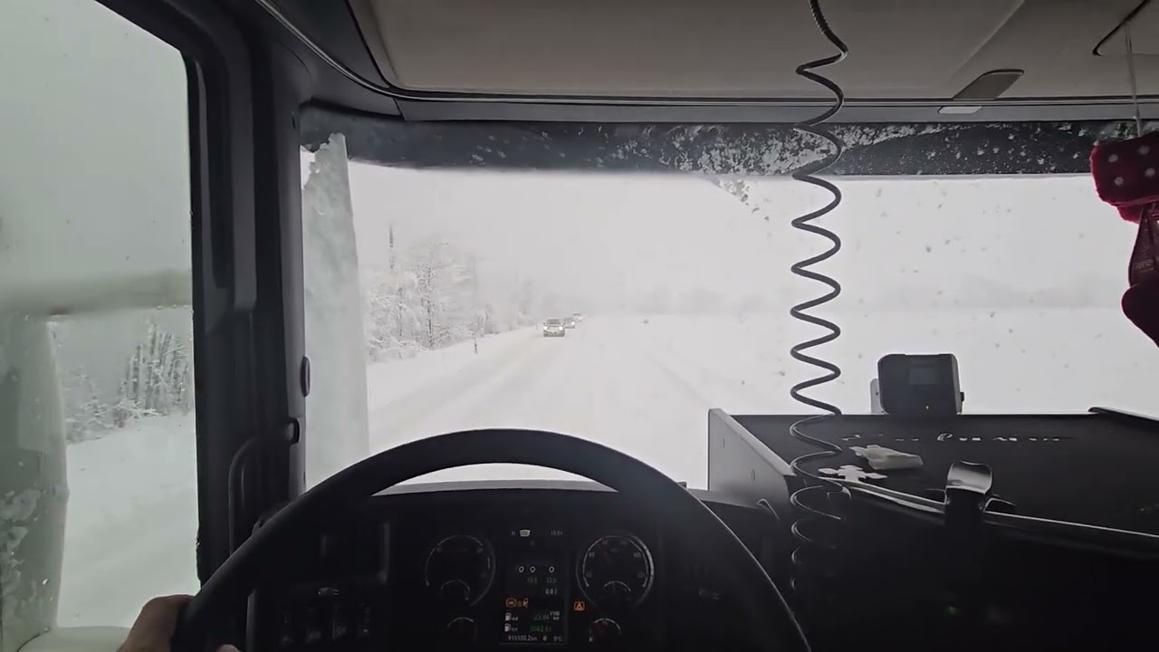 Scani R450 in Action. B100 Spittal - Lienz 19.02 snow drive :)