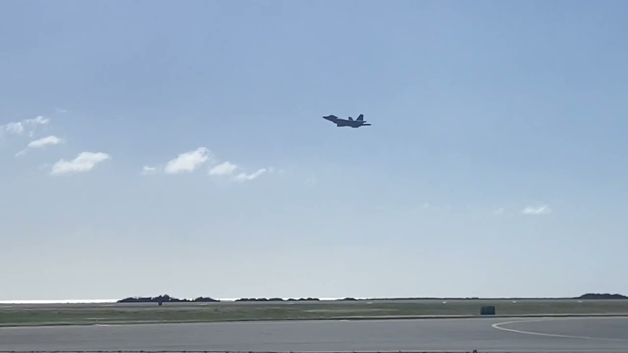 Unrestricted Climb | F-22 Raptors Takeoff from Honolulu (HNL) | 12/11/24