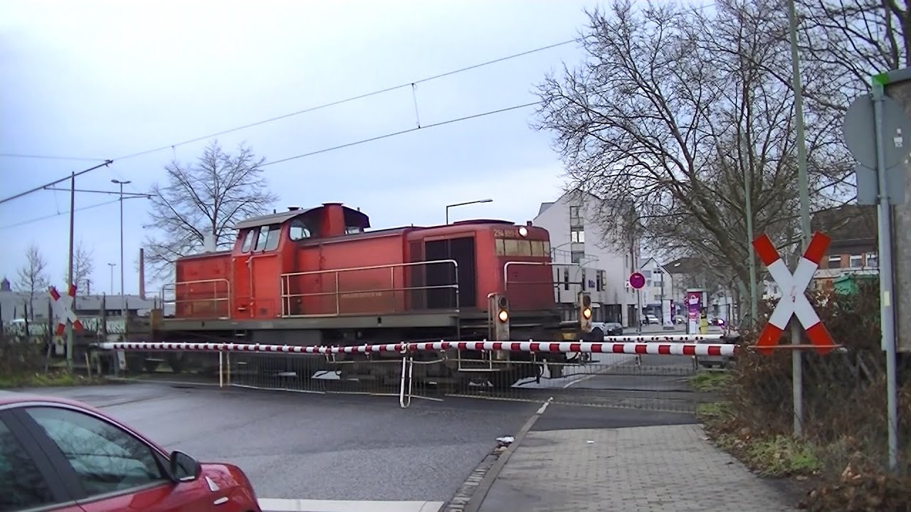 Spoorwegovergang Kassel (D) // Railroad crossing // Bahnübergang
