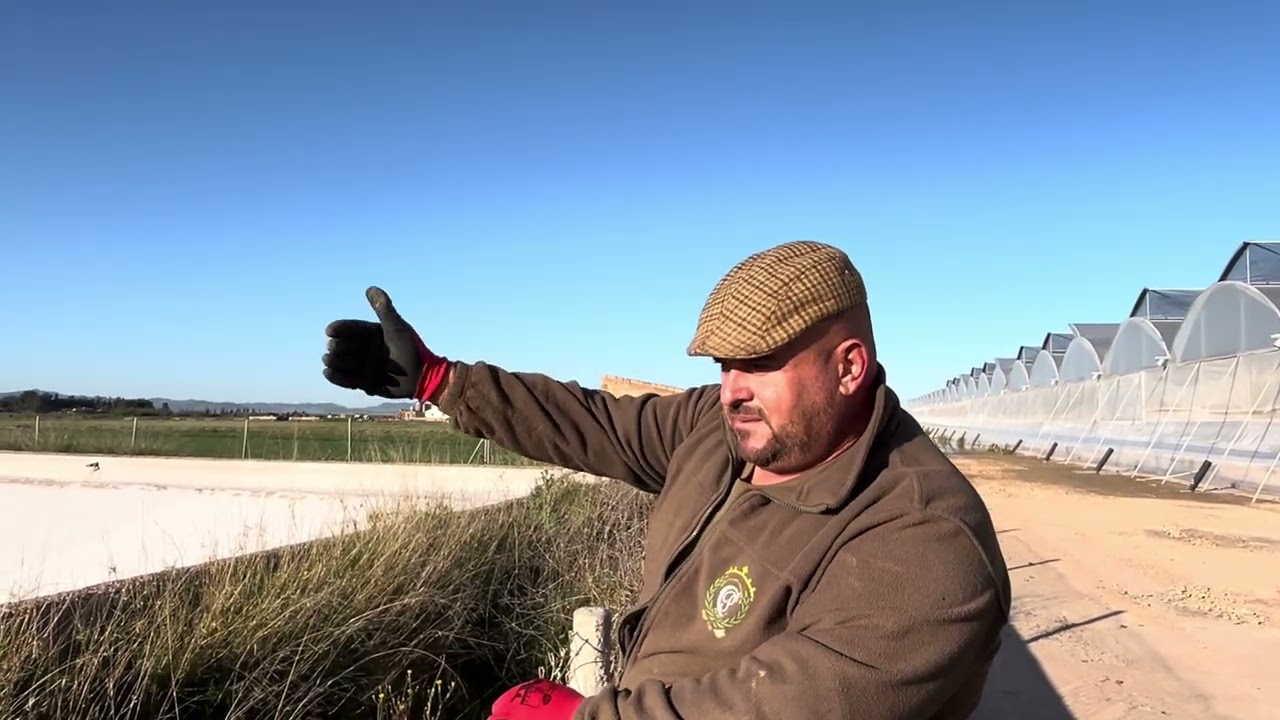 Camperos aquí podéis ver como los conejos llegan al plástico del pantano y pueden reventarlo👍😘❤️