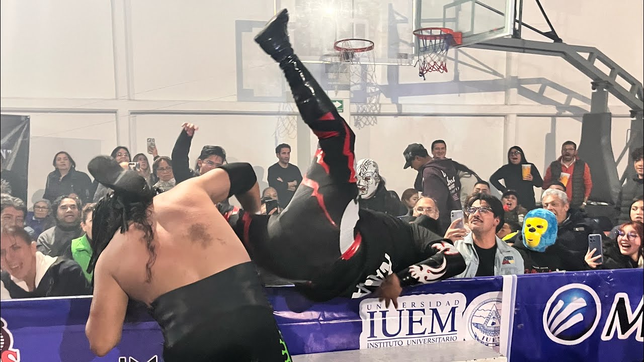 Los Perros del Mal Vs La Pandemia en el Gimnasio Agustín Millán de Toluca