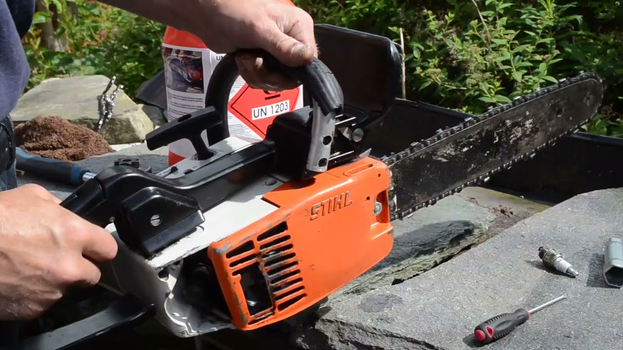 Stihl 020 Oiling Repair  Clutch, Sprocket, Oil Gear