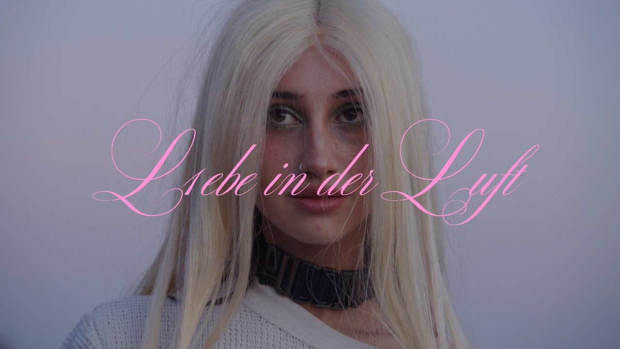 S1RENA - L1EBE 1N DER LUFT (OFF1C1AL COMMUN1TY V1DEO)