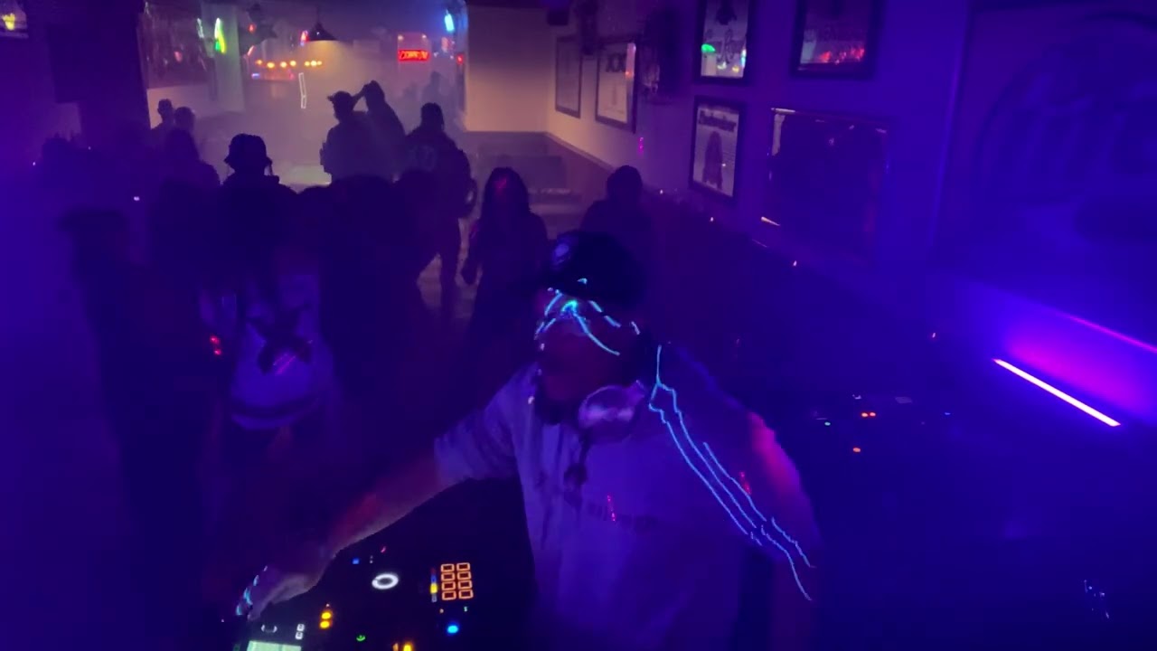 5. Uncle GRAMpa live @ “Get Down Saturdays” 02-07-25
