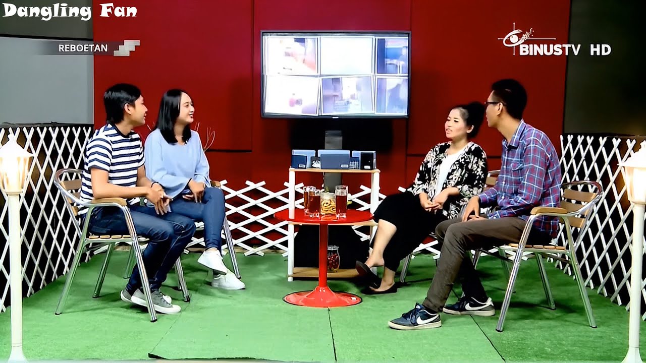 1540. Shoeplay show!!!