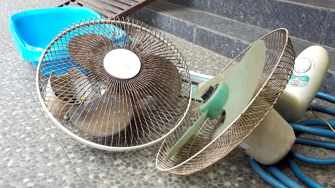 Mencuci, Membersihkan Dua Kipas Angin Dinding Yang Rusak