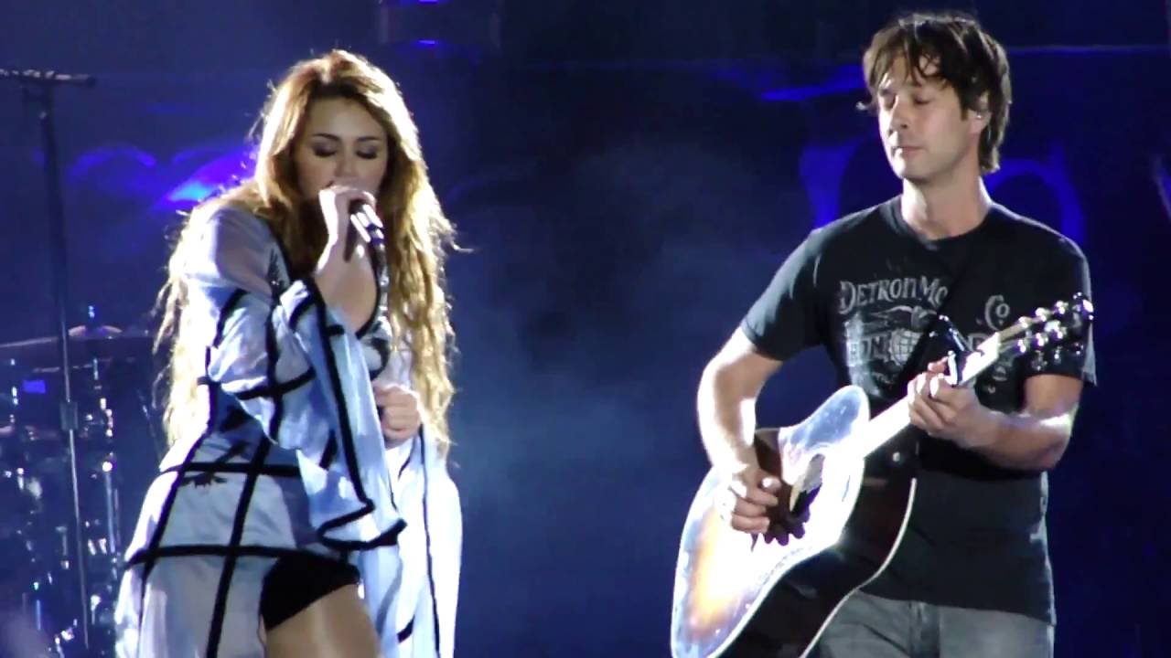 Miley Cyrus - Gypsy Heart Tour - Landslide cover