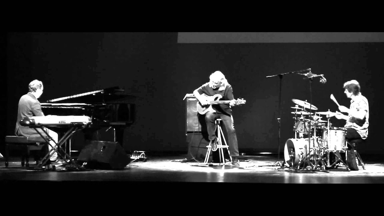 Carles Benavent Trío - De Perdidos al Río