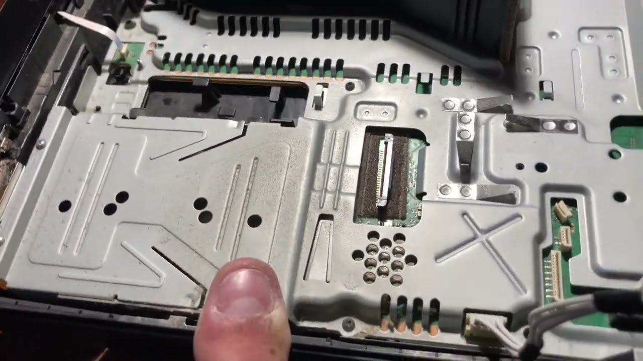 Игровая приставка Sony PlayStation 3 Slim 3004A разборка + замена термопасты