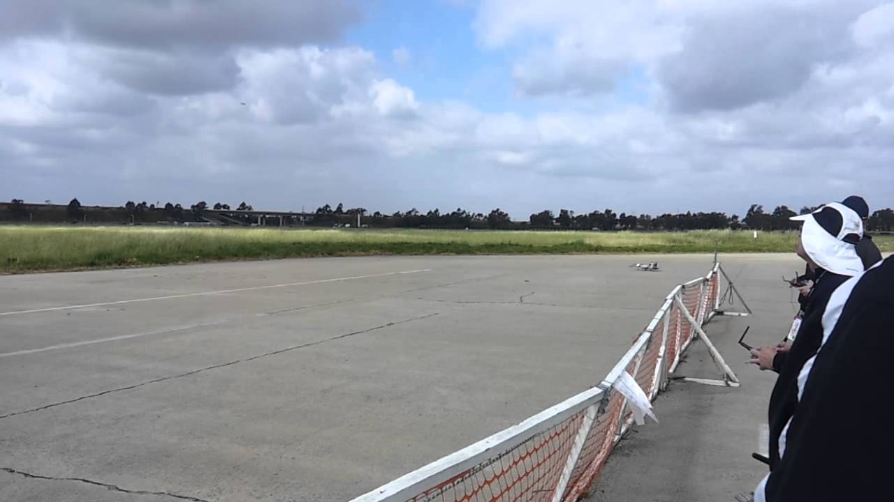Su35 left landing gear strut failure