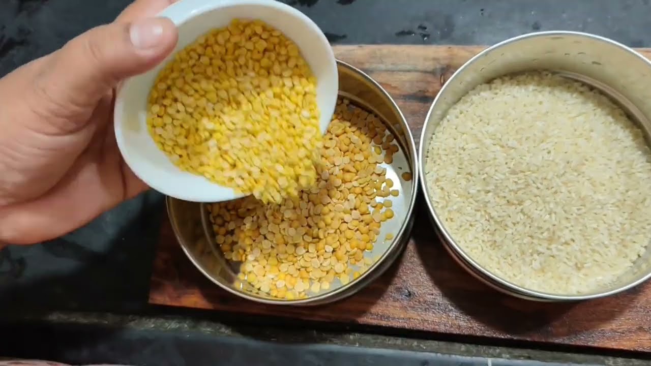 घरापासून दूर राहणाऱ्या मुला-मुलींसाठी खास: सोप्या पद्धतीने बनवा कुकरमध्ये वरण-भात! 🍚🥘