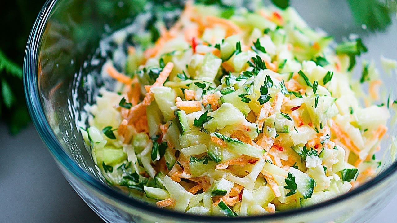 Leckerer Salat in 3 Min! Ich werde nie m&uuml;de, den Salat zu essen! Kohlrabi Apfel Salat mit Joghurt