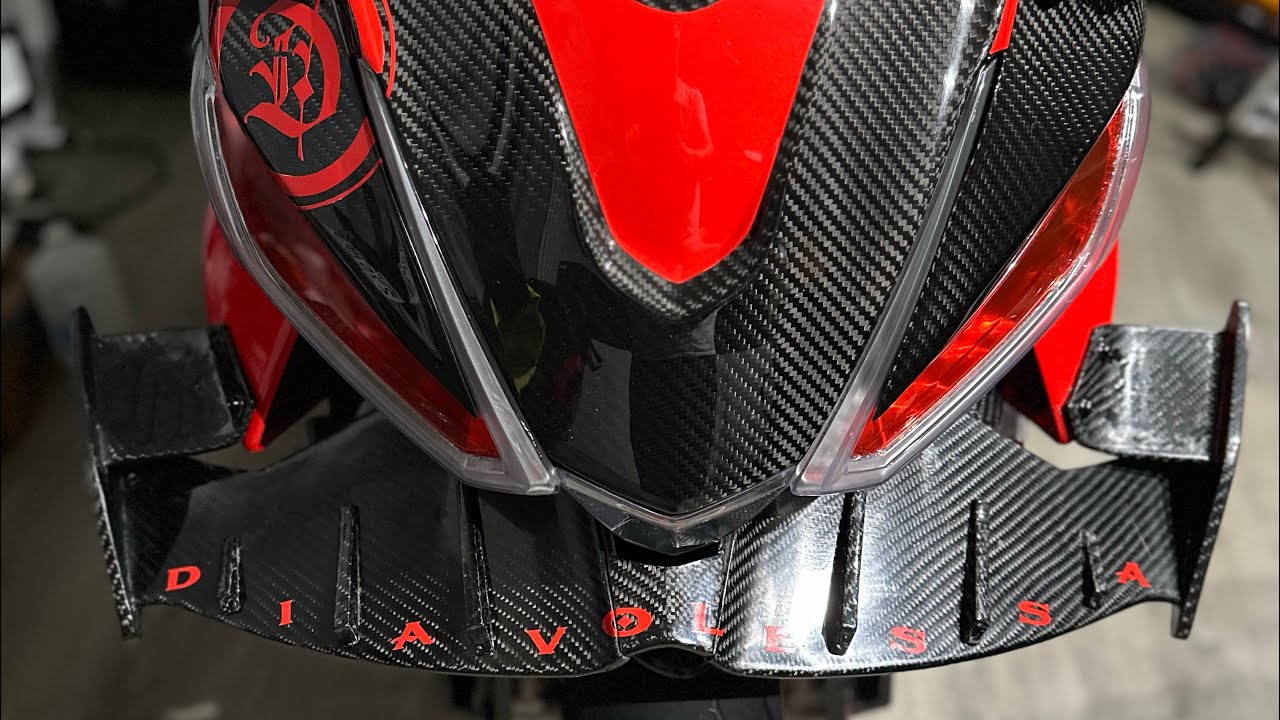 Custom Aprilia RS660 carbon fiber wing #apriliars660 #apriliatuono #apriliarsv4 #motolife #motovlog 