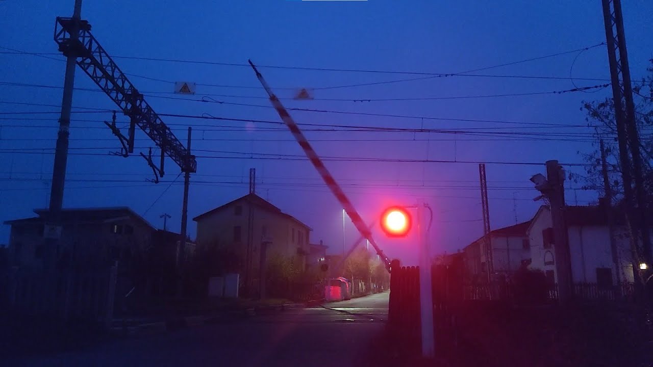 Passaggio a livello | Via Calendasco, San Nicolò (PC) | EmZe
