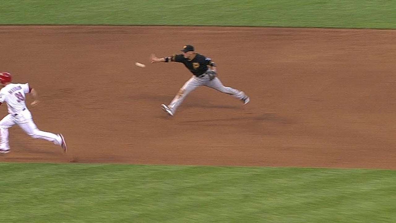 PIT@CIN: Barmes flips to nab lead runner in the fifth