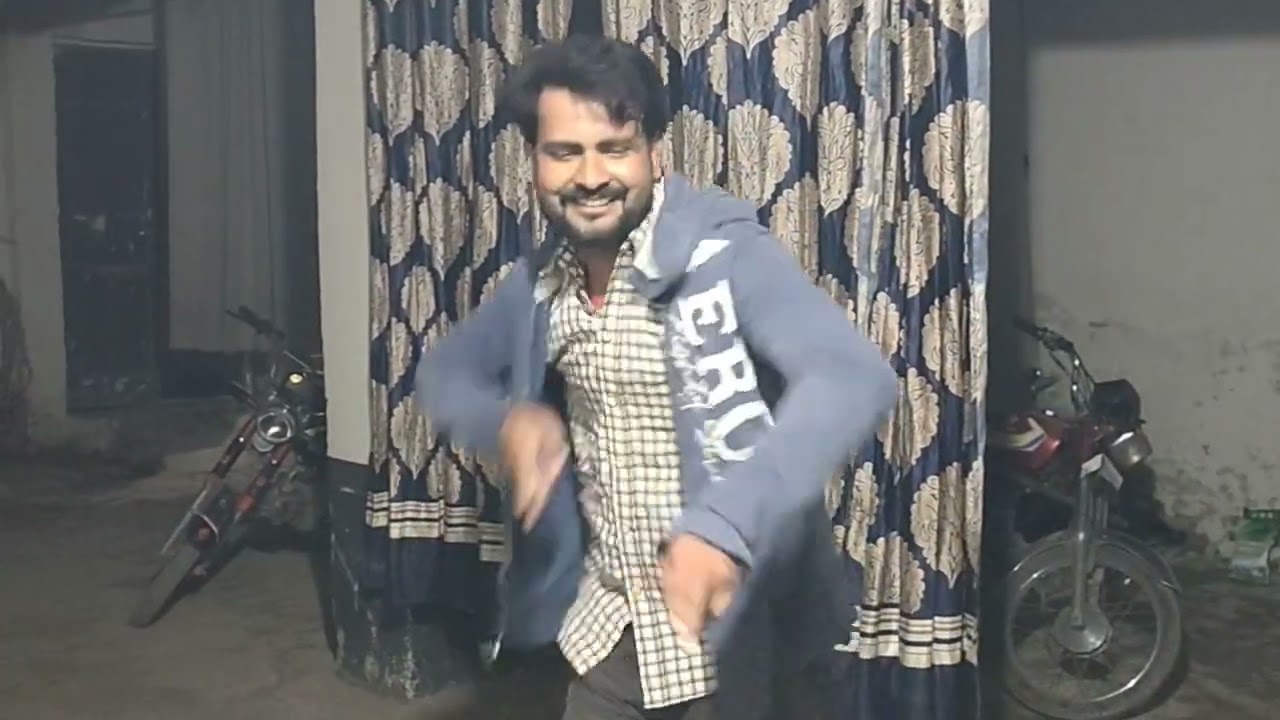 لڑکا ڈانس میں بازی لے گیا مقابلے کی ٹرافی ہاتھ سے جانے نہ دی
