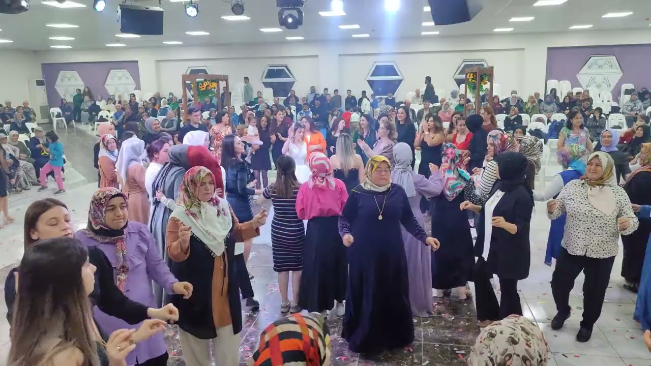 DEMİRCİ'de ZAHİDE MEHMET KARAER çiftinin düğün töreninden görüntüler
