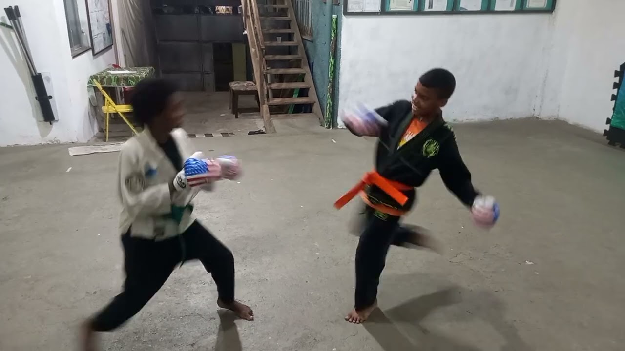 Treino de semicontato CHIKAI CT Realengo 