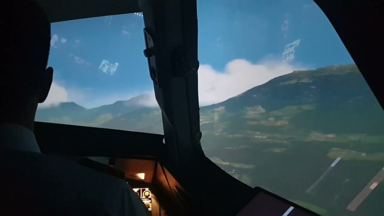 Отпуск, июнь 2022. Екатеринбург, авиасимулятор Airbas А320 в ТЦ Гринвич.