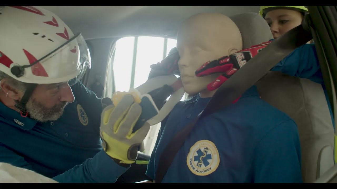 Simulazioni realistiche di estricazione da auto ribaltata Rescue Academy   4K