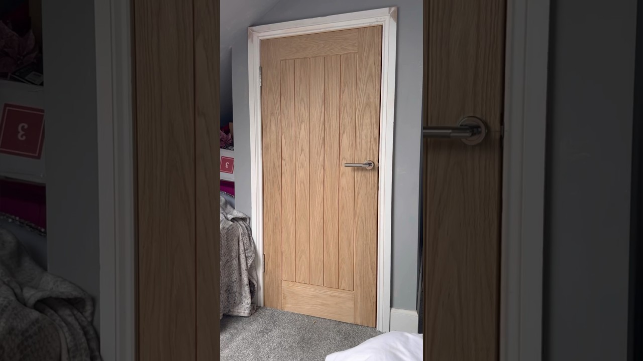 Fitting a bespoke made oak veneer door to an usually small door frame 🕺 - part 3
