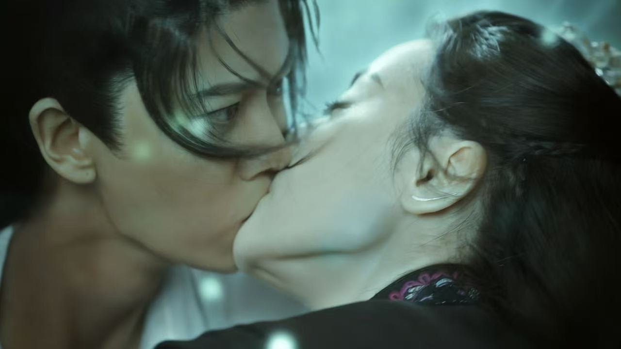 雲禾主動強吻長意，懵懂鮫人秒心動，耳尖都紅透了！💗#dilraba  💕#迪麗熱巴#任嘉倫  #桃花追剧