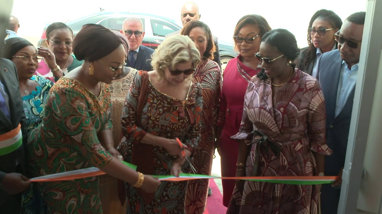 La première dame Dominique Ouattara inaugure la maison des femmes