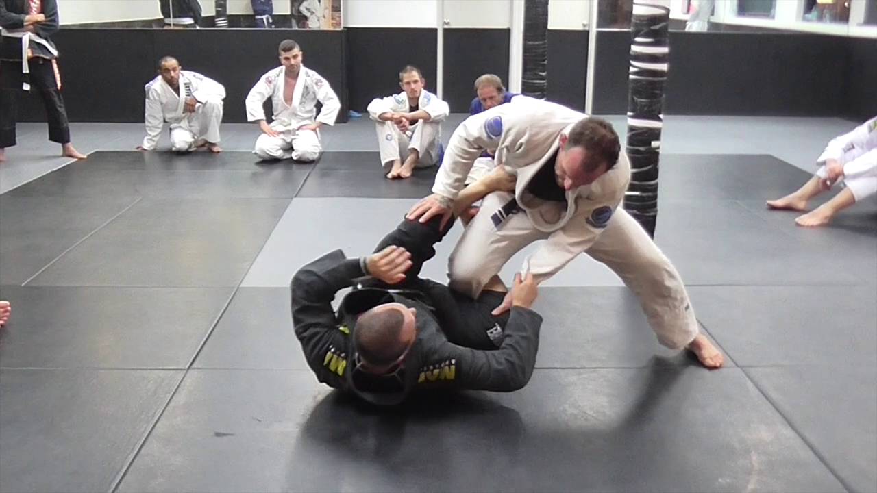Reverse De La Riva 101 (Lachlan Giles)