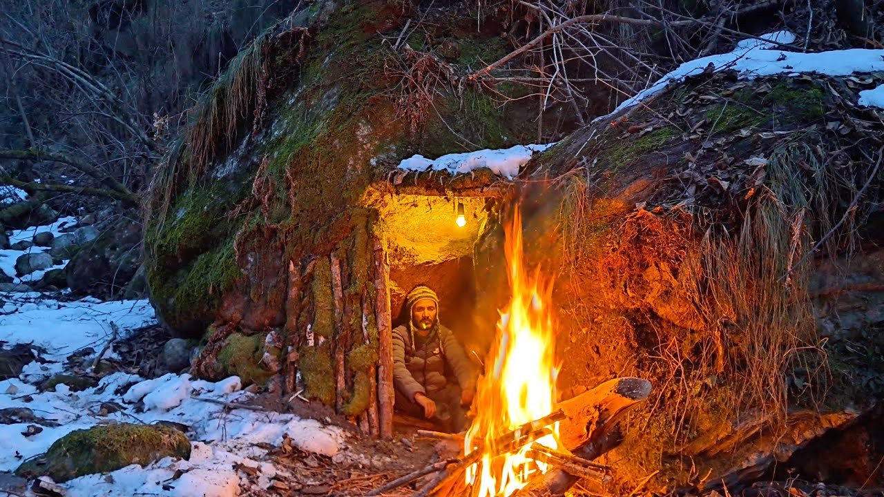 Extreme Cold Winter Survival, building bushcraft cave shelter Alone 