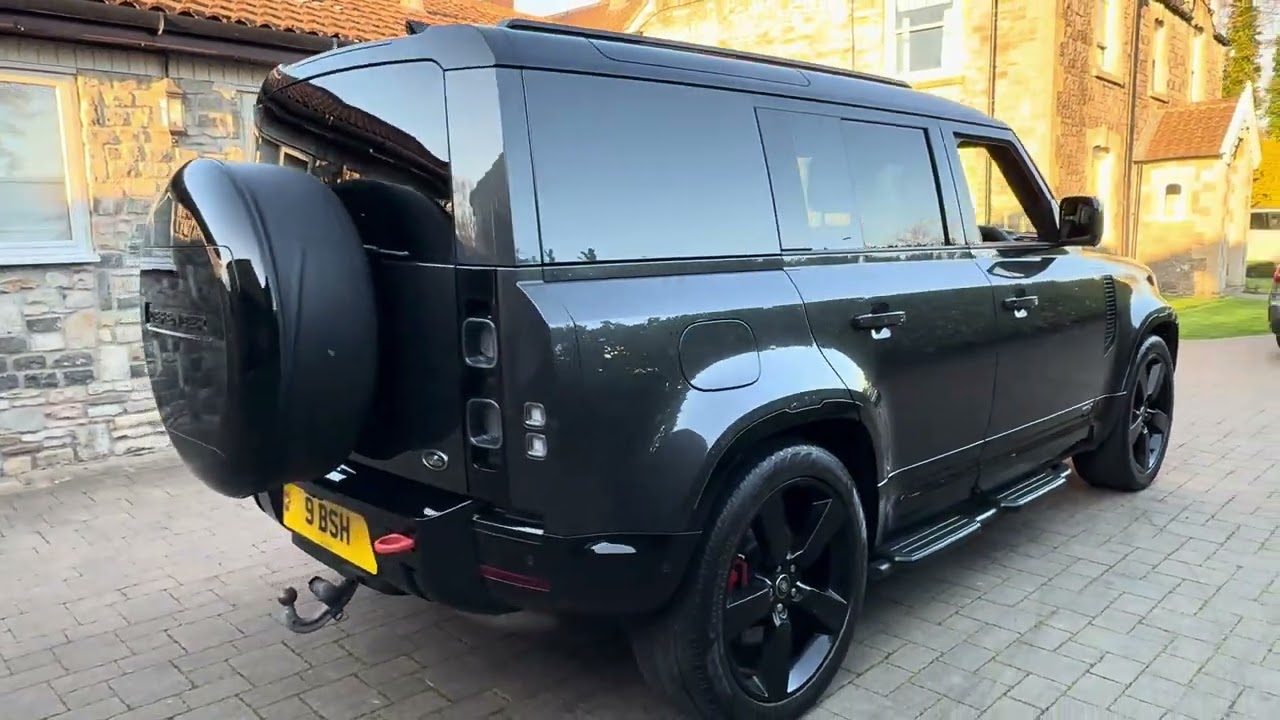Land Rover Defender 