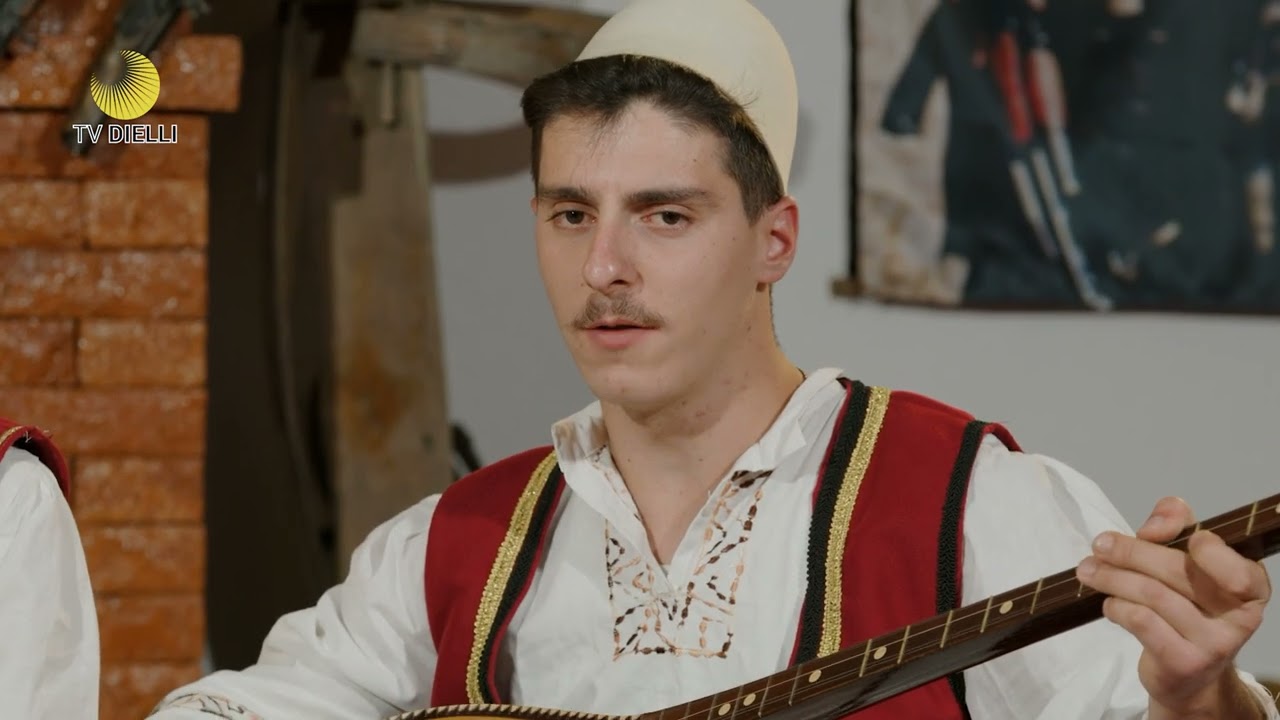 Almir Musliu dhe Rilind Krasniqi  Me shqiponjen dy krenare