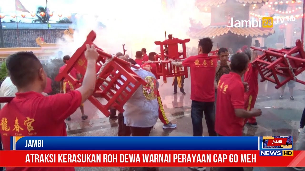 Atraksi Kerasukan Roh Dewa Warnai Perayaan Cap Go Meh di Kota Jambi