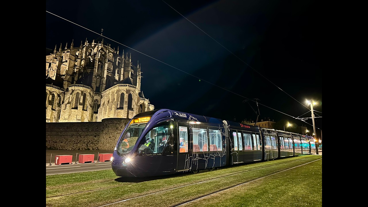 La premi&egrave;re rame de tram allong&eacute;e poursuit ses essais nocturnes au Mans