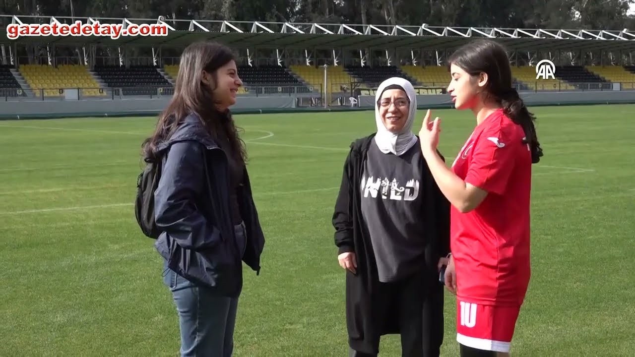 Enkazdan kurtarıldıktan sonra protezle ayağa kalkan Tuğba yeşil sahada moral buldu
