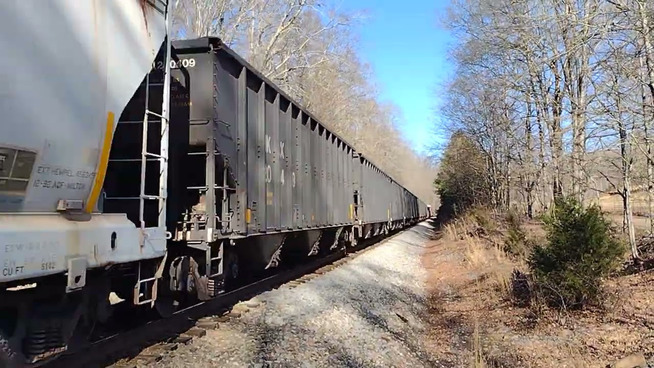 M653 between Miller Yard and Osborne's Curve near Dungannon Virginia on the Clinchfield 2/20/26