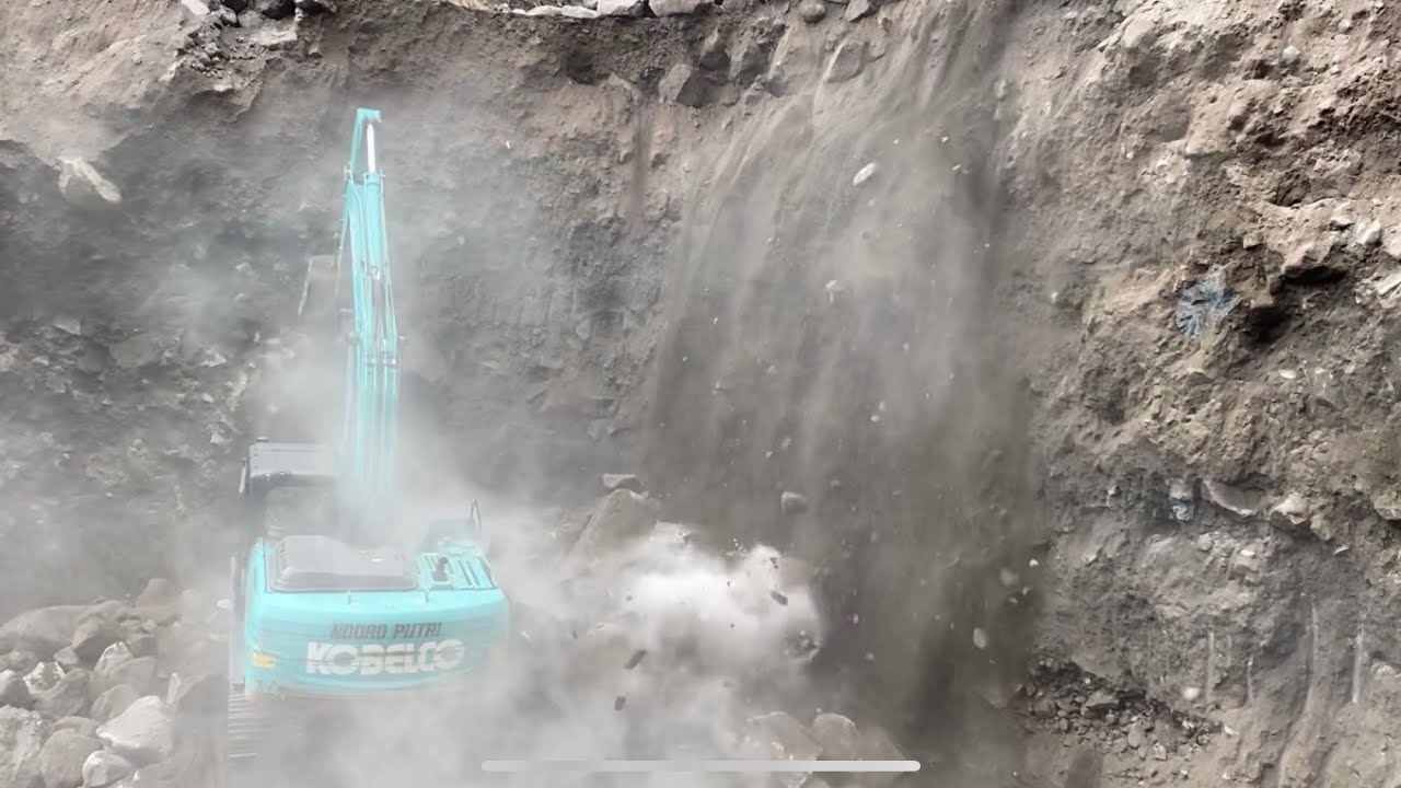 Mining sand||The heavy equipment operator was shocked by a pile of rock collapsing onto an excavator