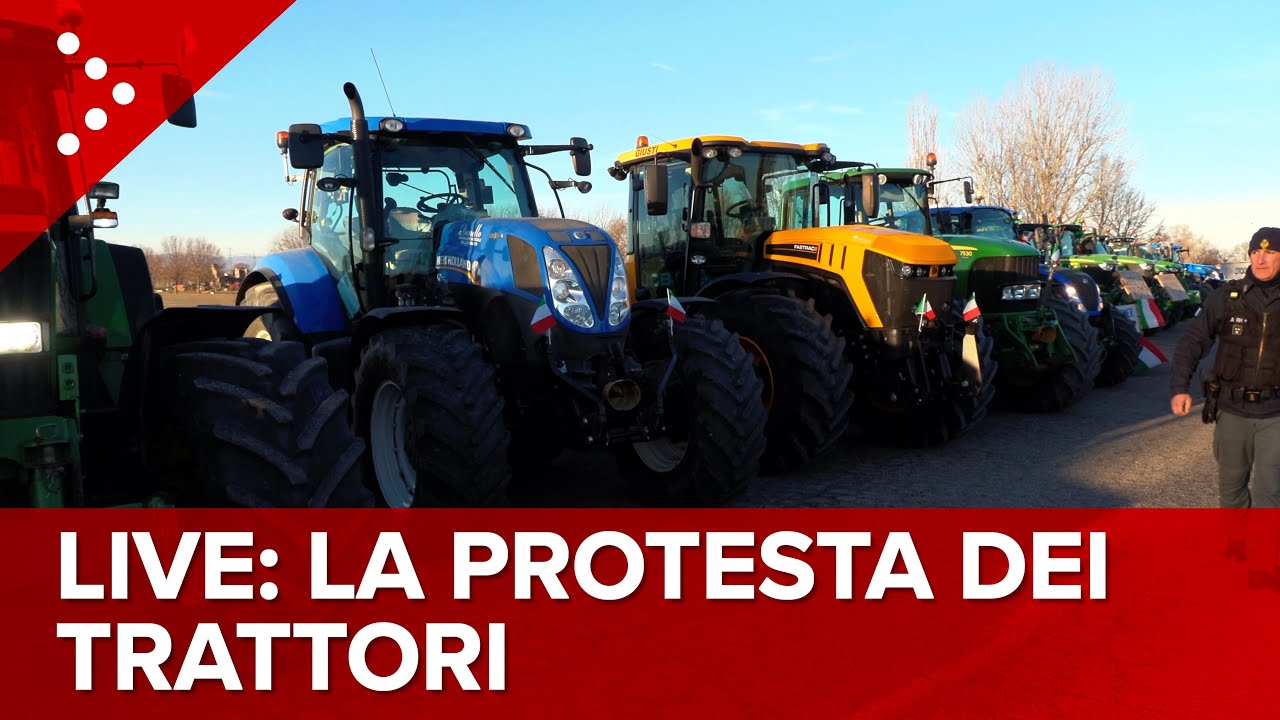 LIVE La protesta dei trattori. I mezzi in marcia verso Bologna: diretta video