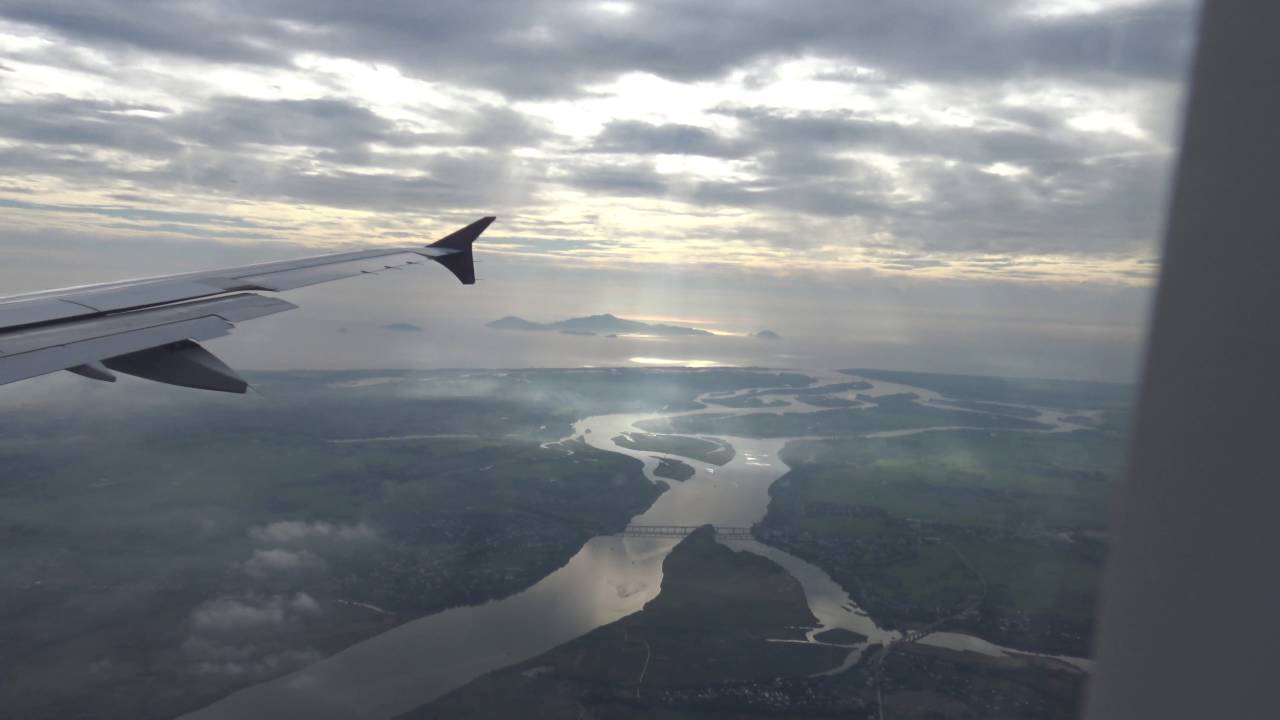 Vietnam Airlines Airbus A321 - landing Da Nang Airport, Vietnam
