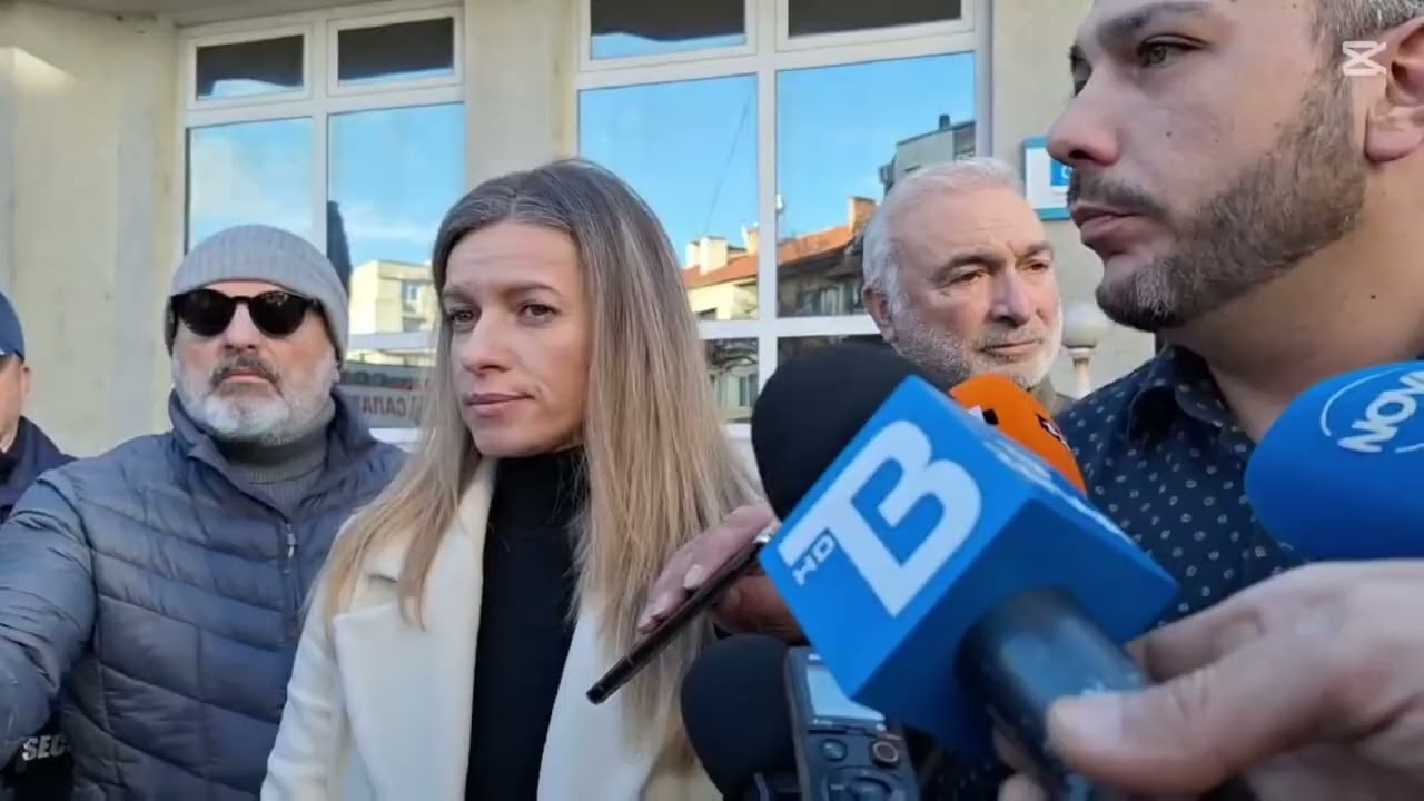 Кюстендилци се събраха на протест, искат оставката на шефа на Областното пътно управление