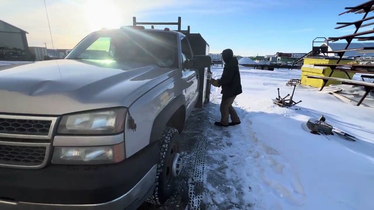 1. 2005 Chev 3500 Dually 4x4 Regular Cab Welding Ruck 