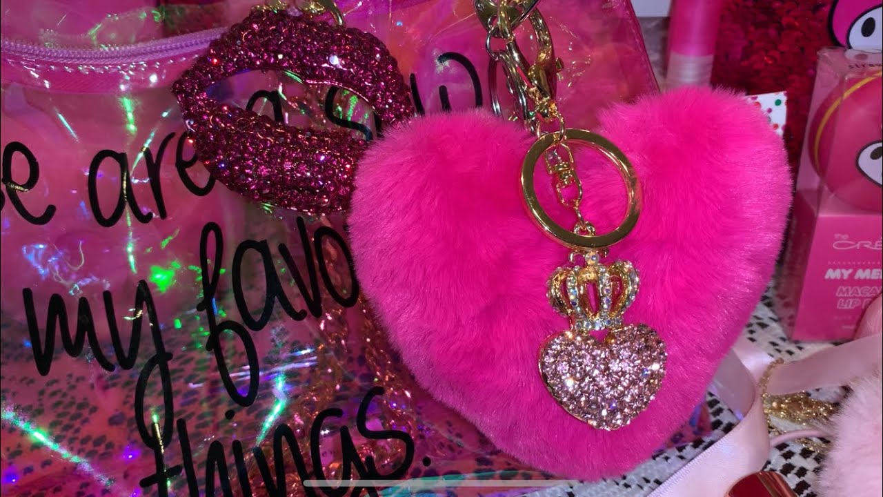 What’s in my Bag (Pink SPARKLY Girly Edition!) 💗🎀👛👑💋💄💅🏻