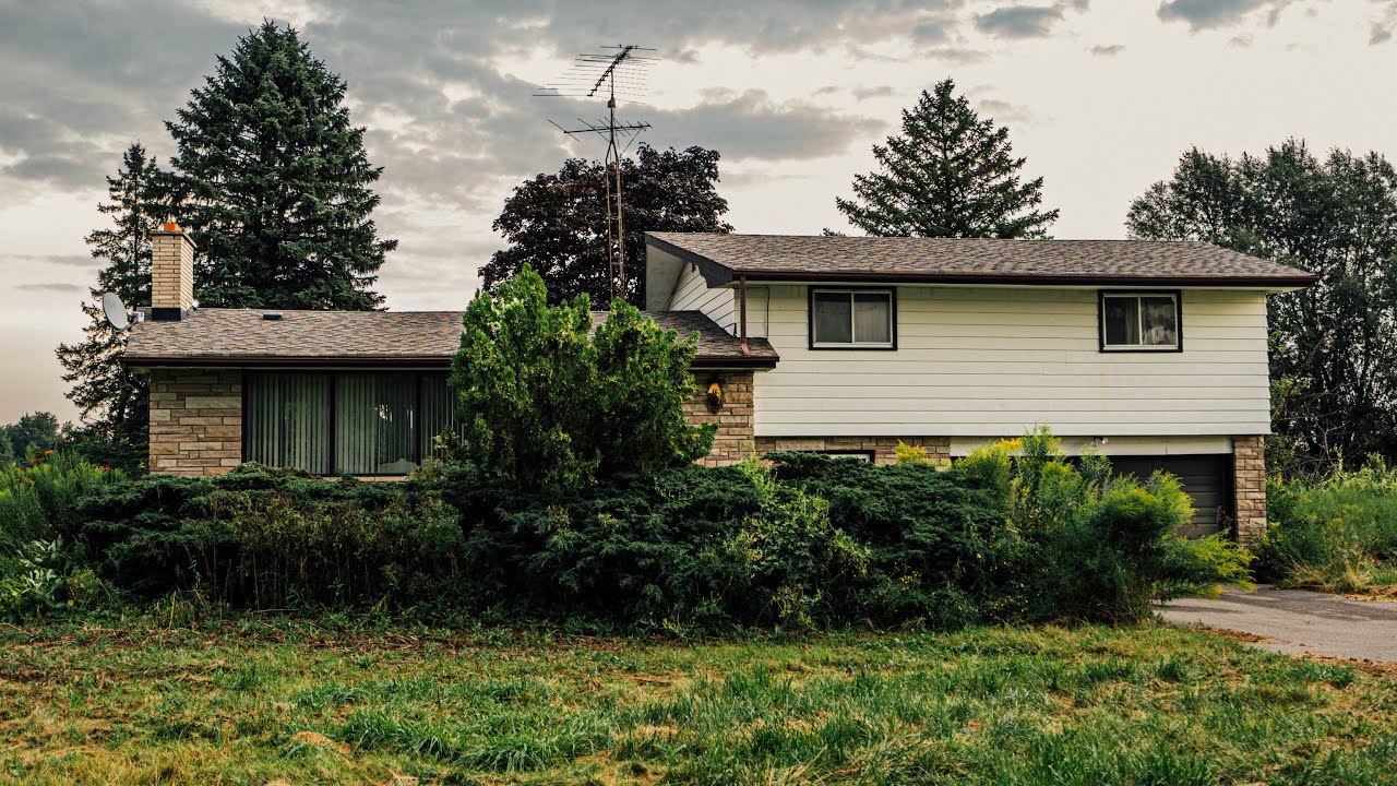 A Tragic Last Look At This ABANDONED Stuck In Time 1960's Dream Home | Where Did They Go?!