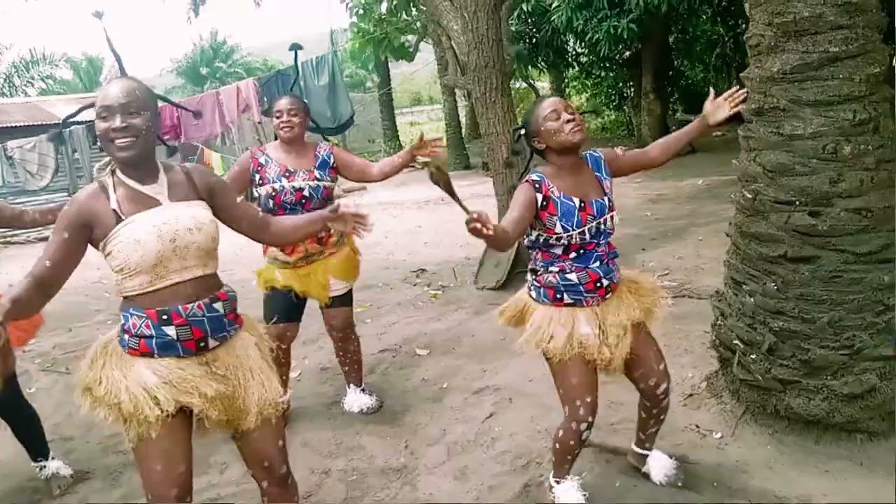 LES MBERE JUNIOR - TSHOUO E KAHMA (Clip Officiel)