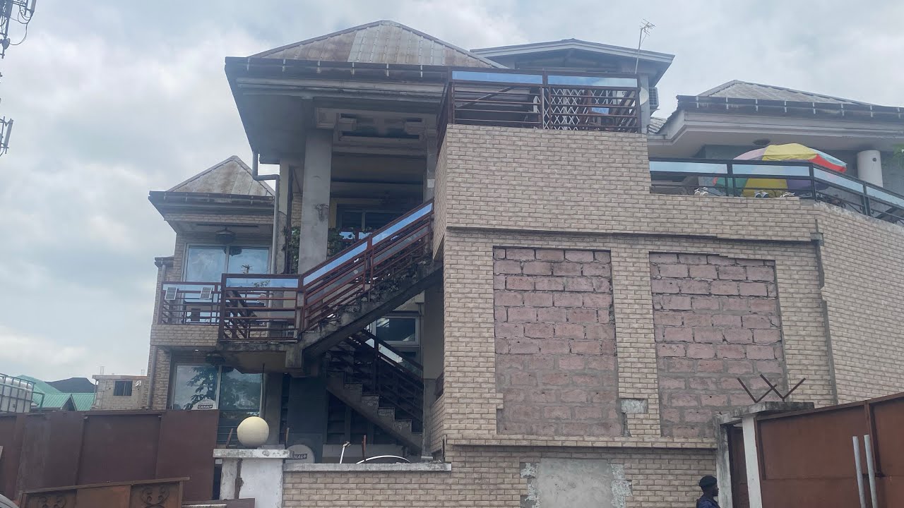 Le min Léon MULUMBA au Cité du Fleuve Visé par des Démolition à cause des constructions anarchique 