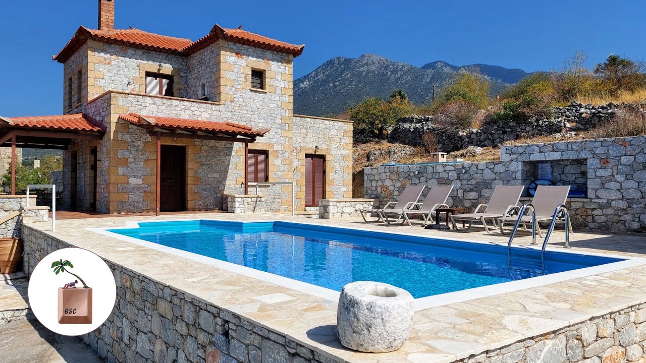 Villa with pool set in large plot, allowing for further development