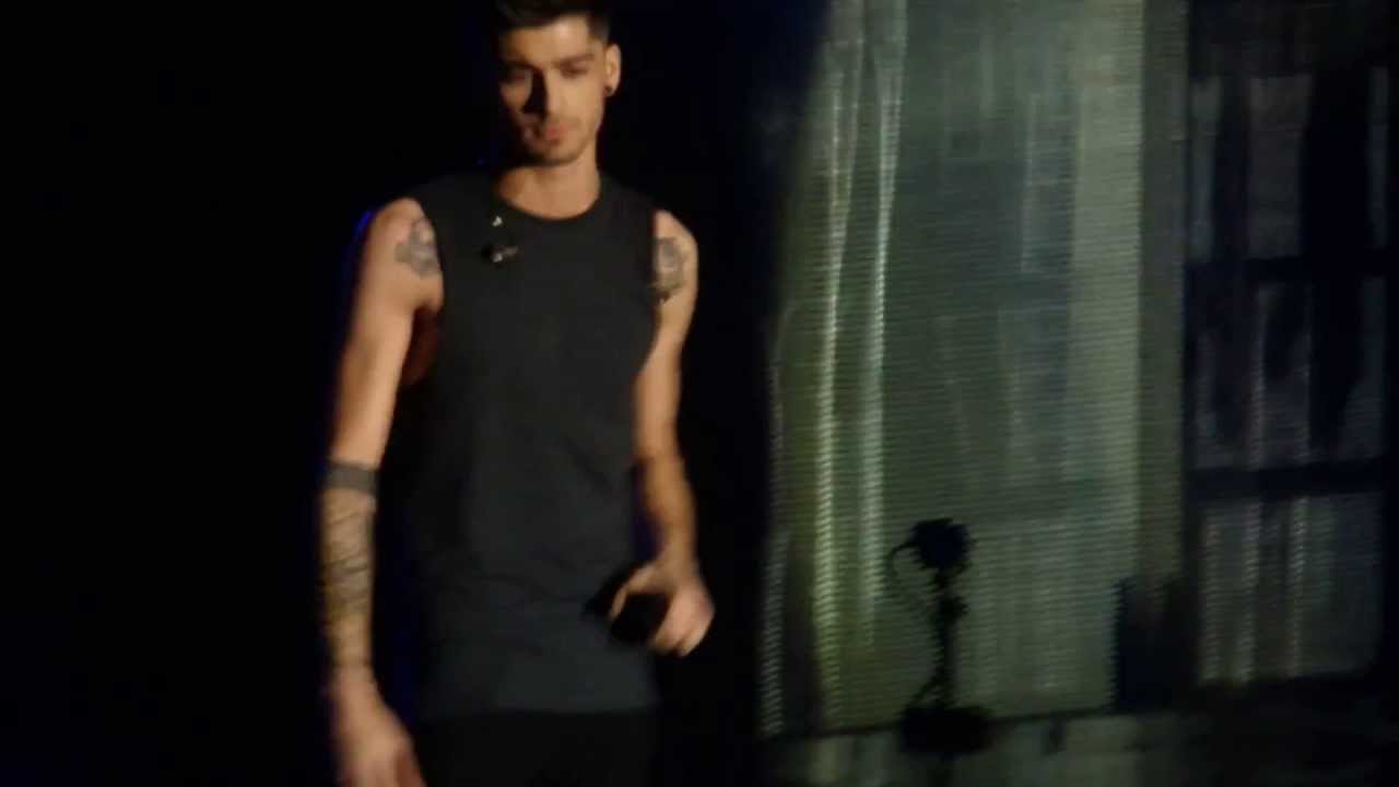 One Direction - TMH Tour @ Munich 17/5/2013 - One Thing (Harry and Zayn talking)