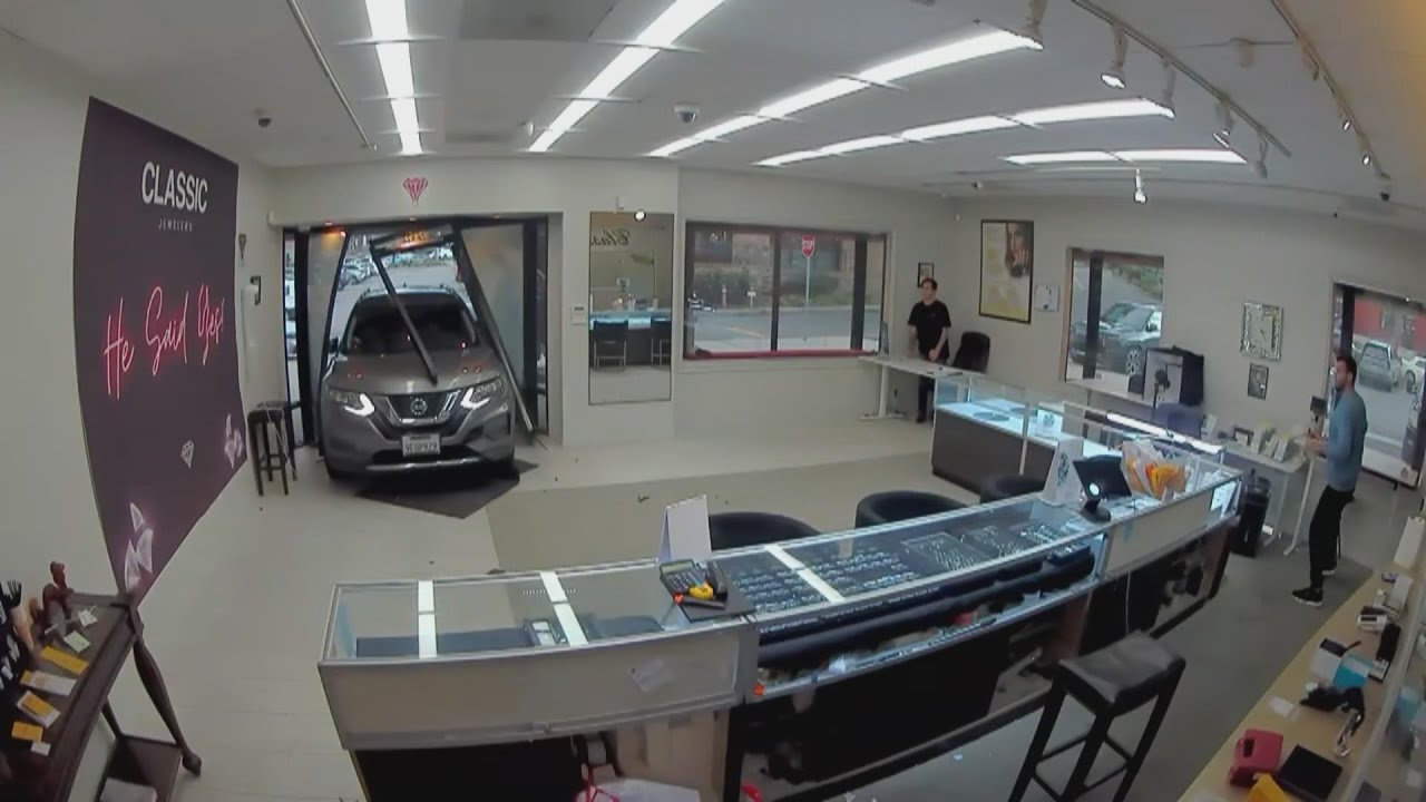 Robbers Smash Into Jewelry Store And Steal $1M In Loot