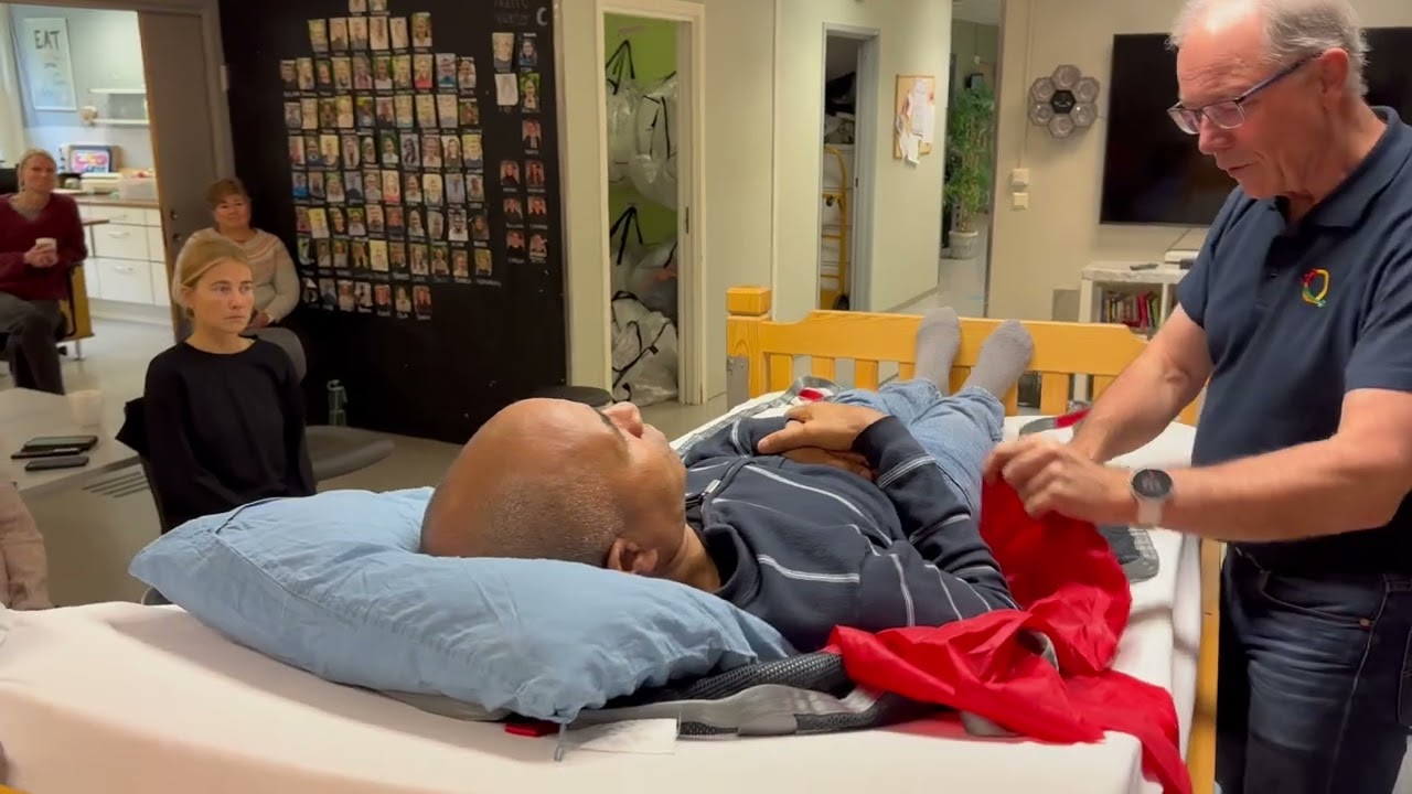 Sliding a sling smart and effortlessly underneath a patient in bed - alone! by Per Halvor Lunde