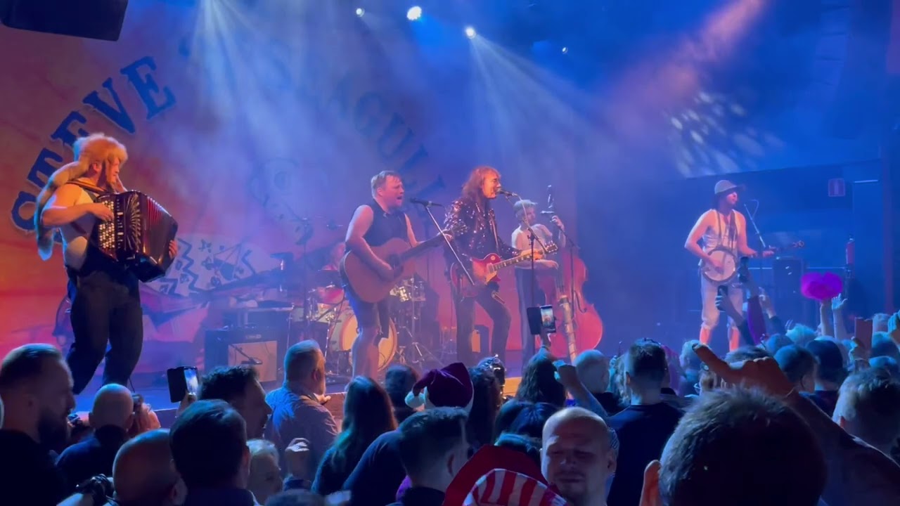 Costi & Steve N Seagulls rokkaa HIMOS-Areenalla joulukuussa 2022