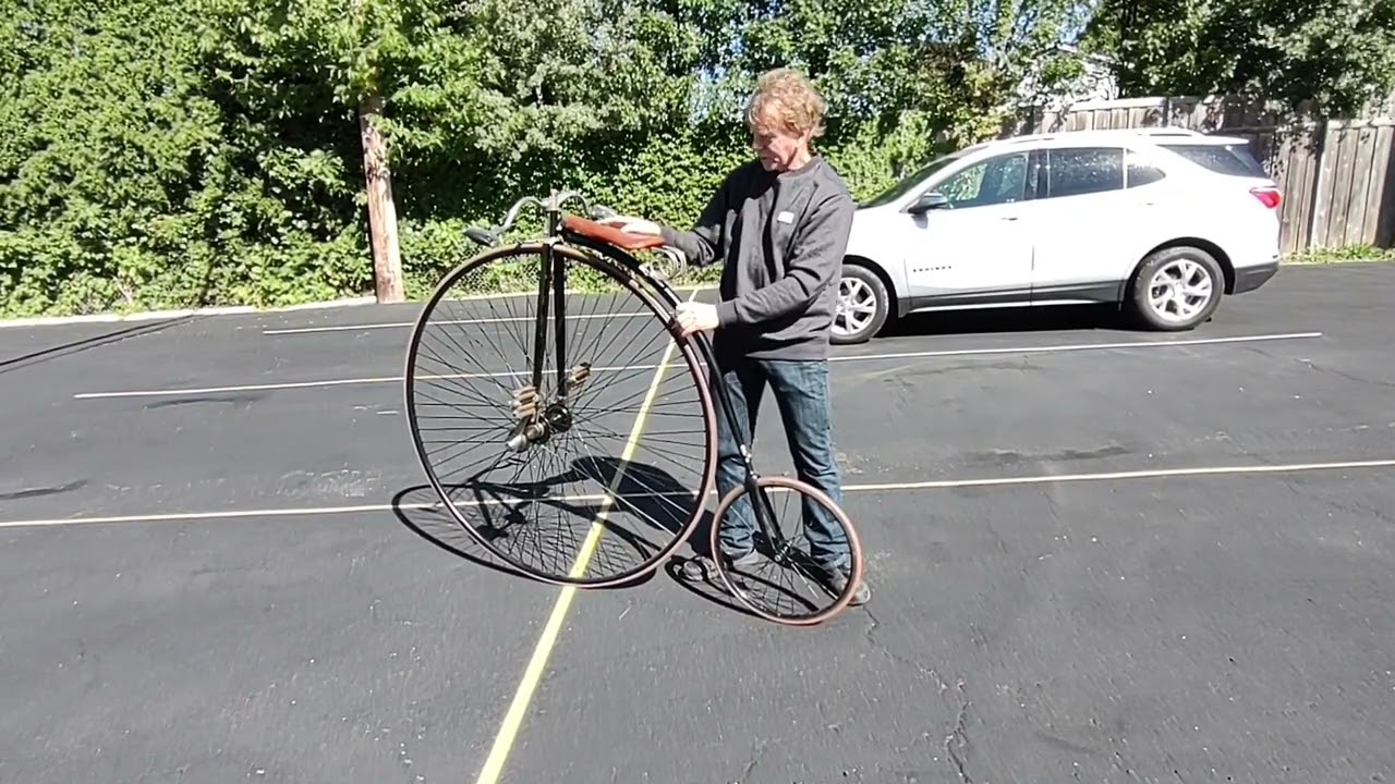 Старинный велосипед с высокими колесами Springfield Roadster 1889 года, рычажный привод, качение....